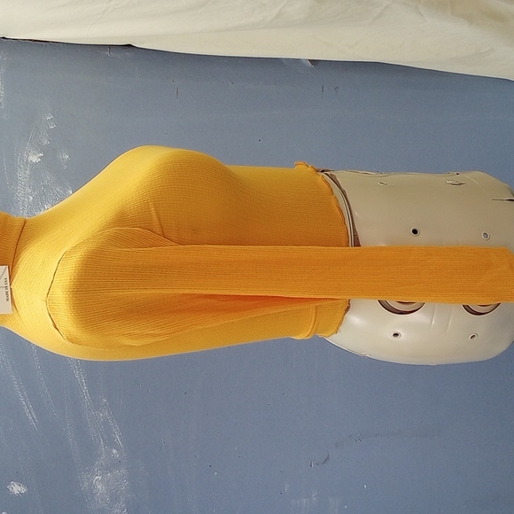 Olivia Rae Cropped, Scalloped, Gorgeous Sweater, Medium, Runs small for Medium - Picture 3 of 5